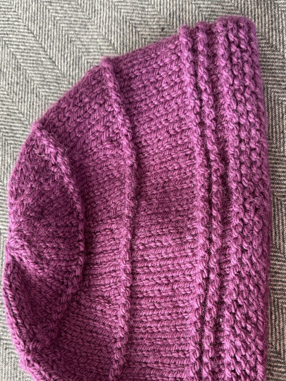 NWOT, STUNNING HANDMADE, HAND-KNIT, PLUM COLOR HAT